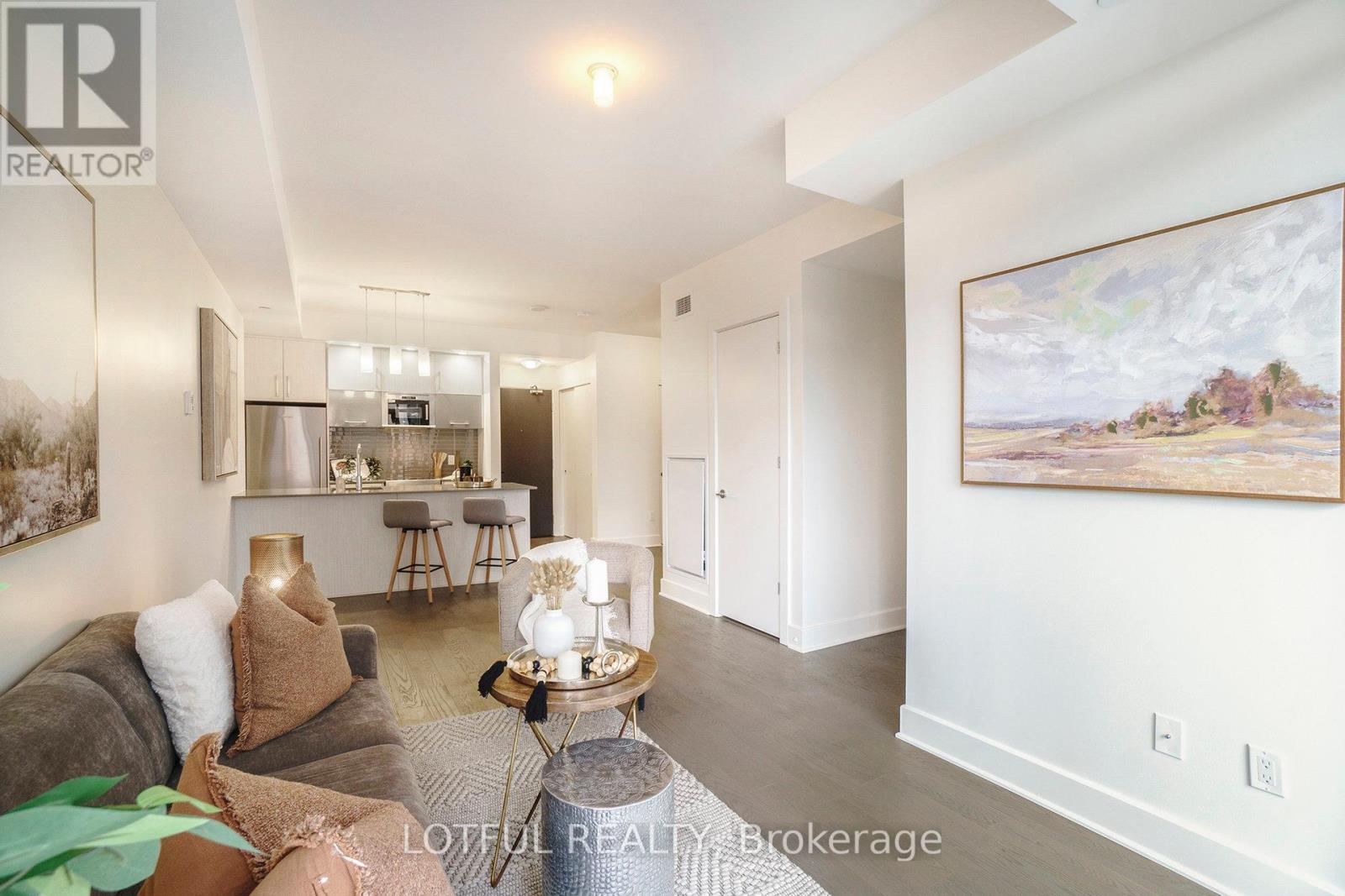 1206 - 255 Bay Street