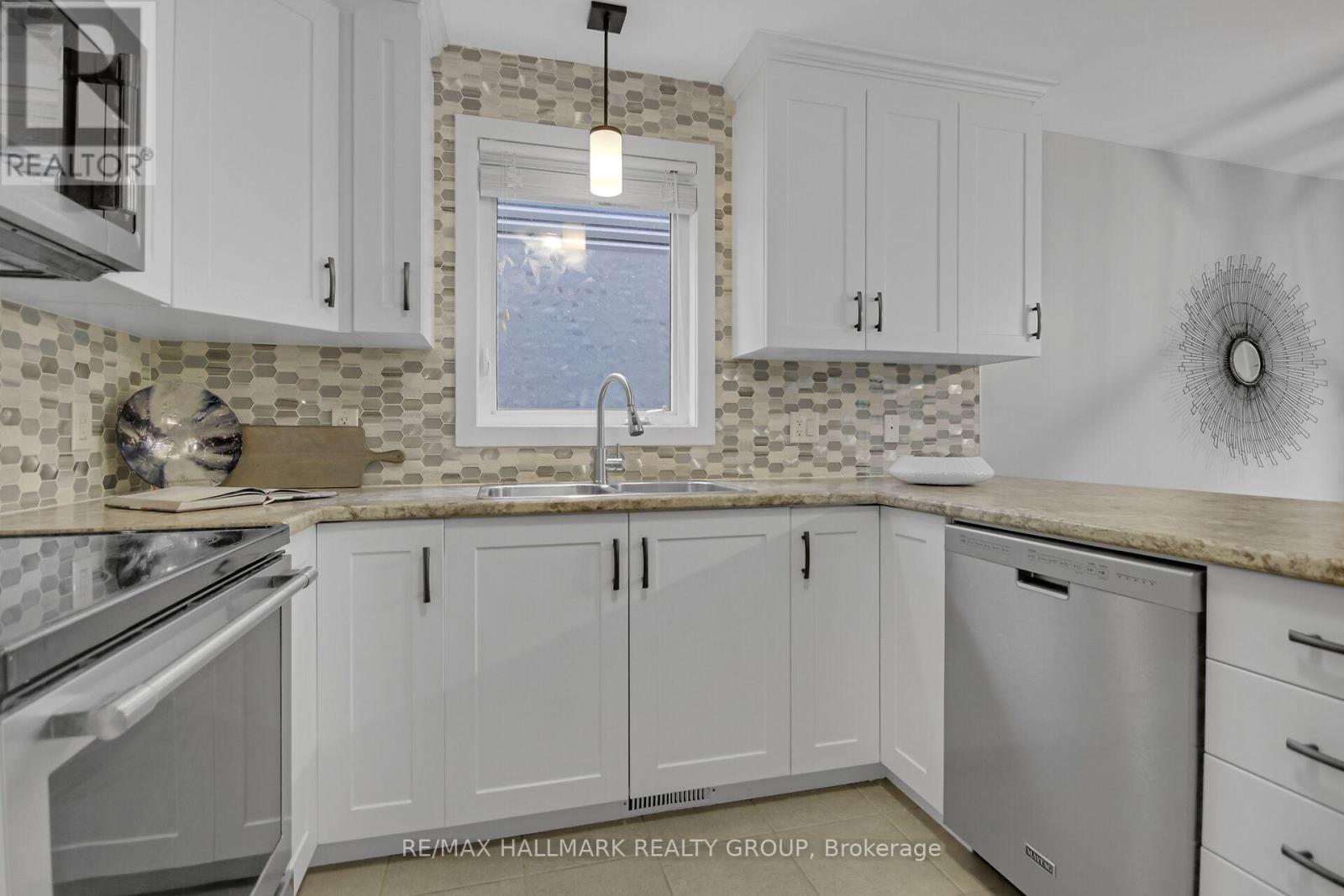 648 Robert Street