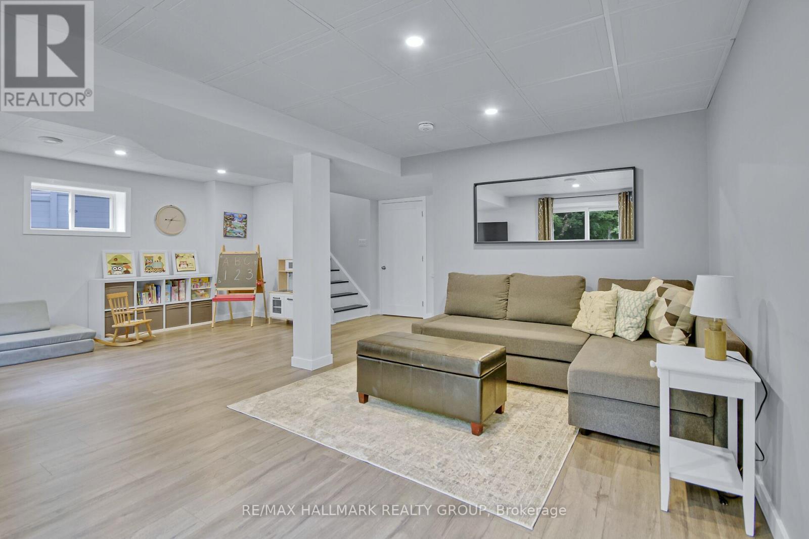 648 Robert Street