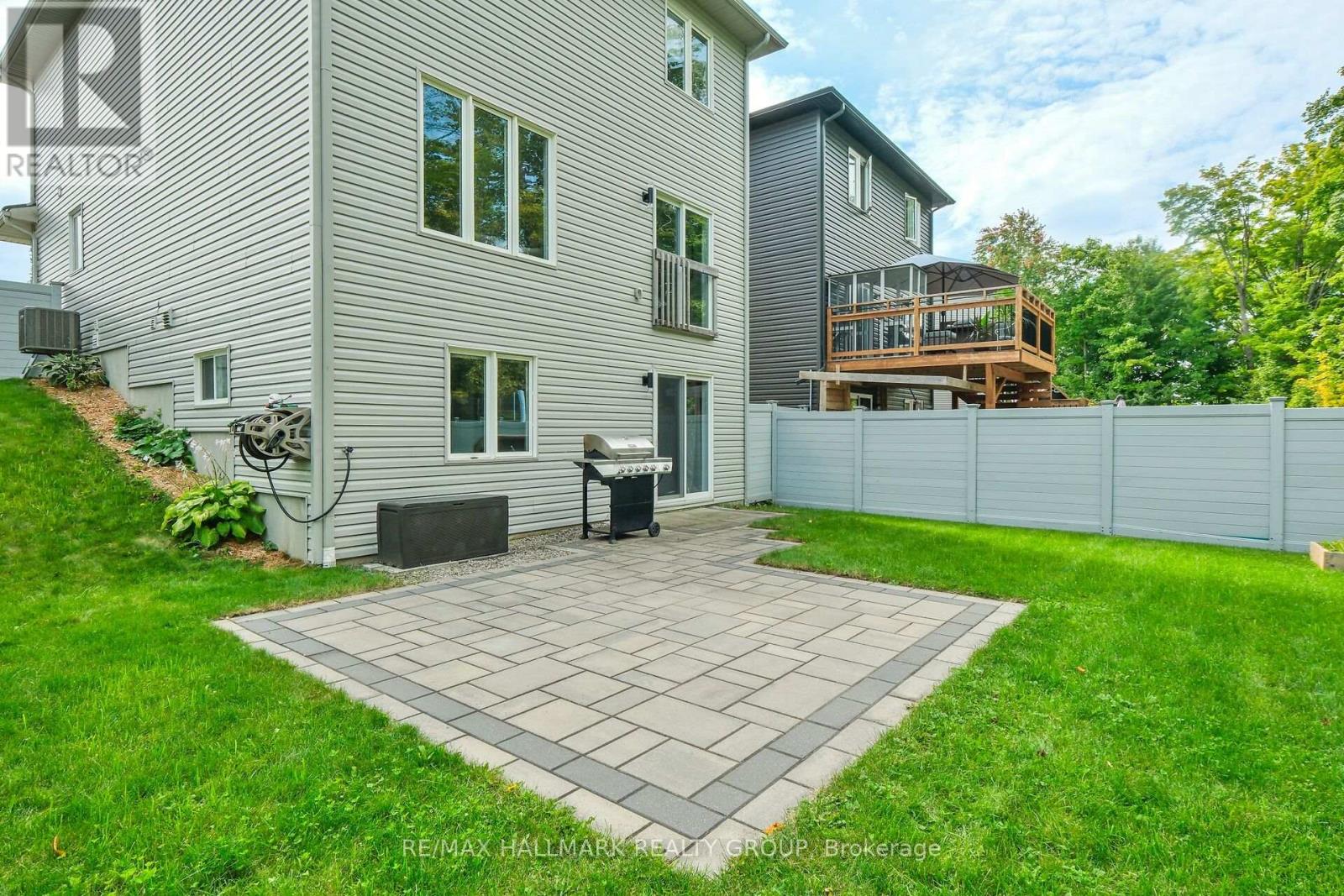 648 Robert Street