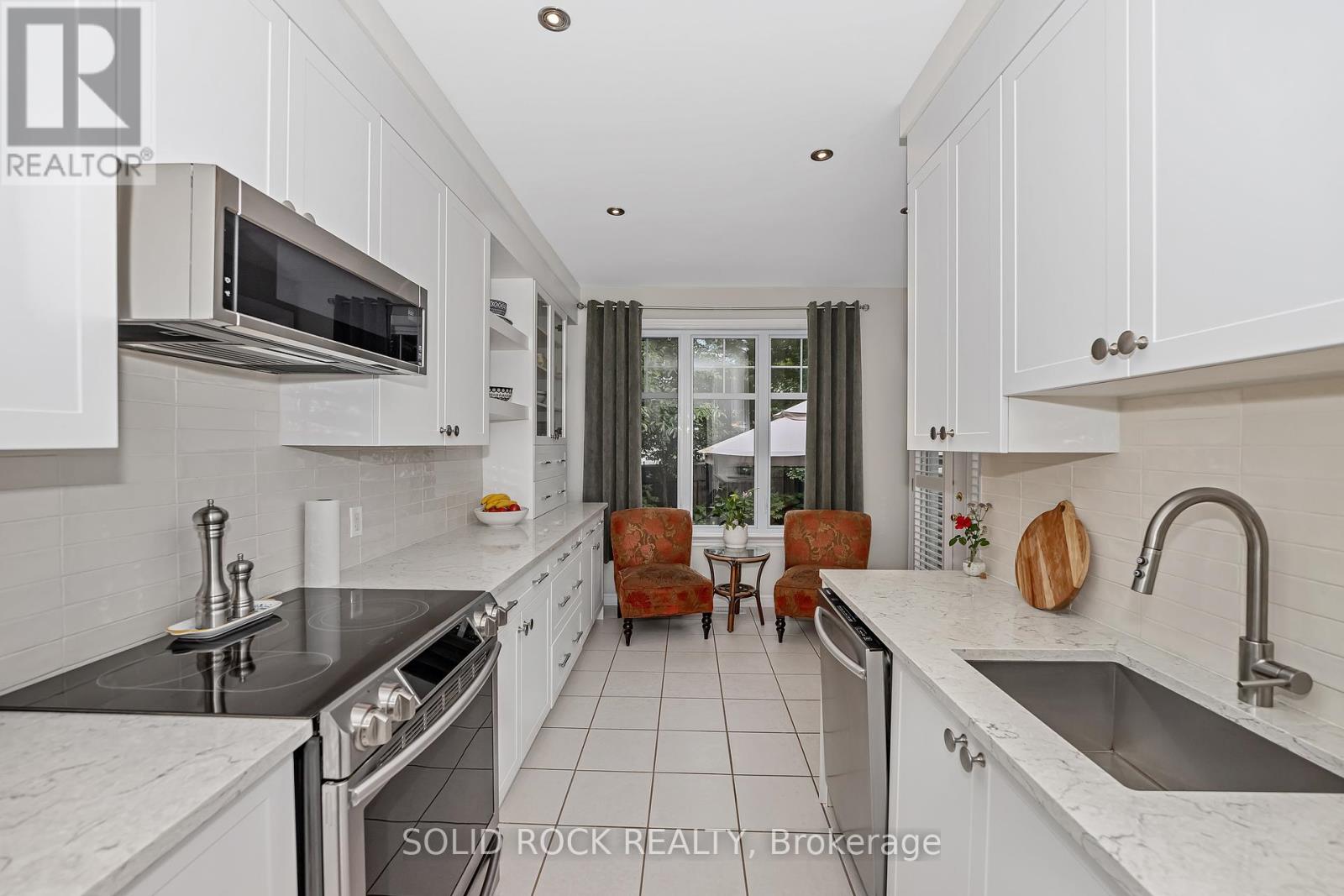 411 Cache Bay Crescent E