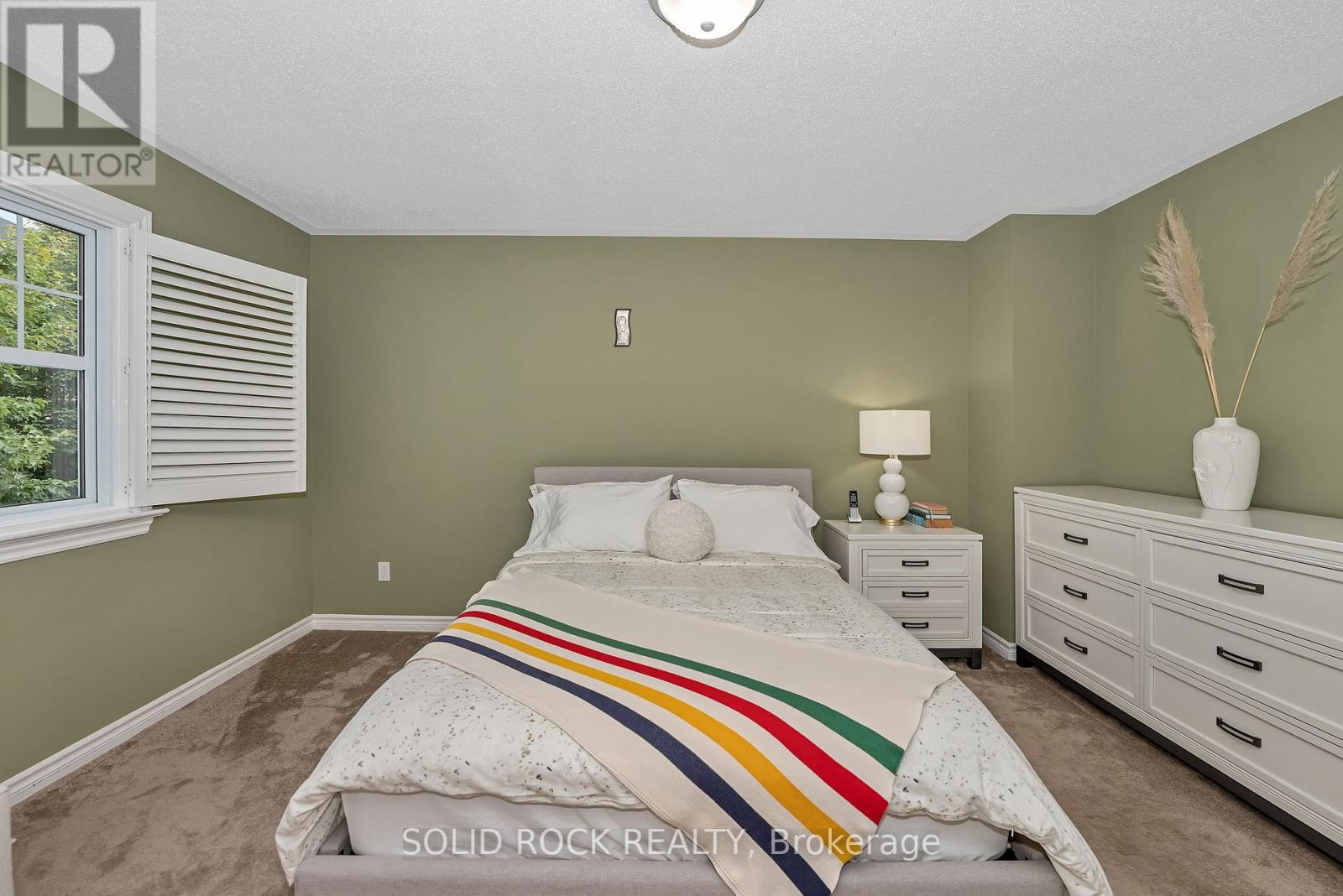 411 Cache Bay Crescent E