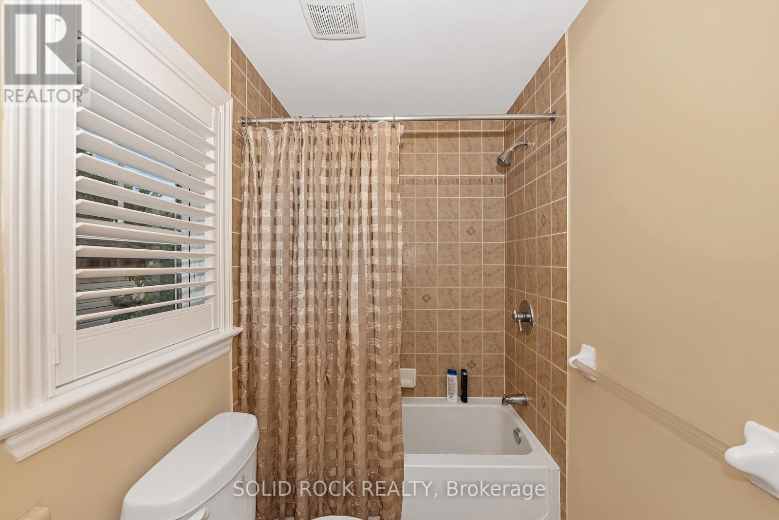 411 Cache Bay Crescent E