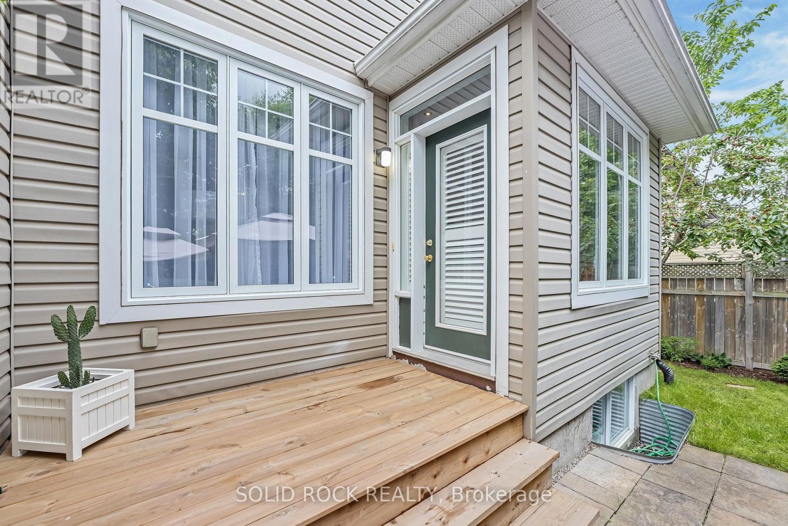 411 Cache Bay Crescent E