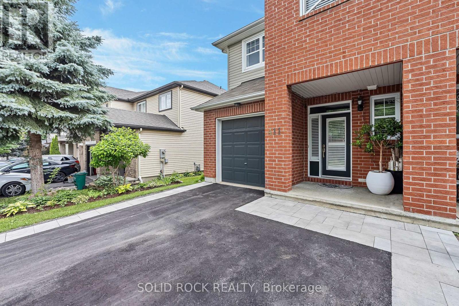 411 Cache Bay Crescent E