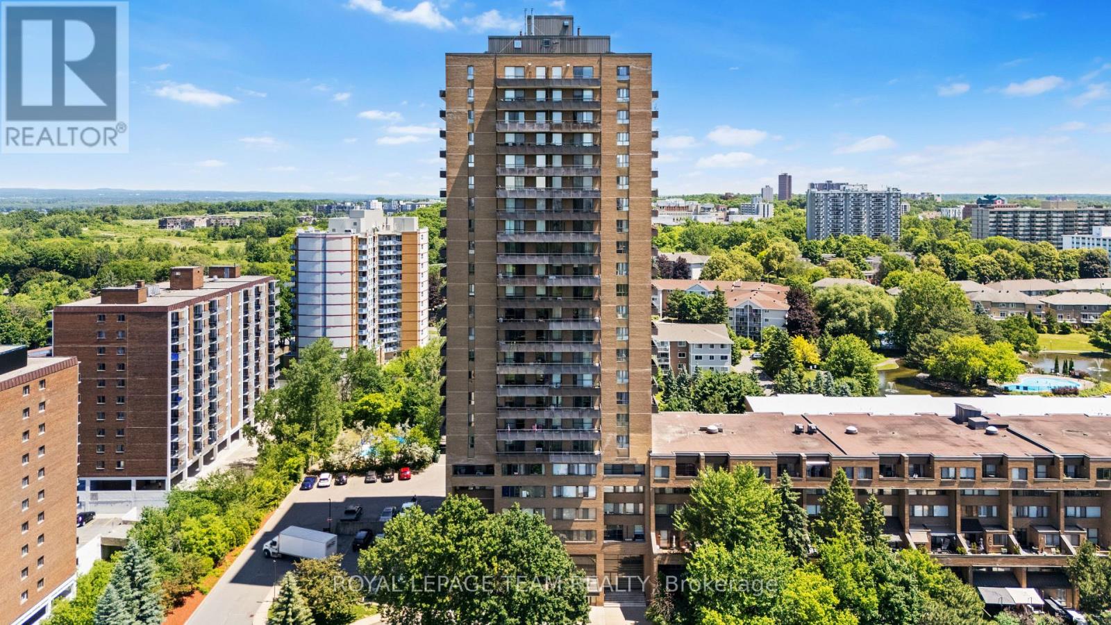 2406 - 505 St. Laurent Boulevard