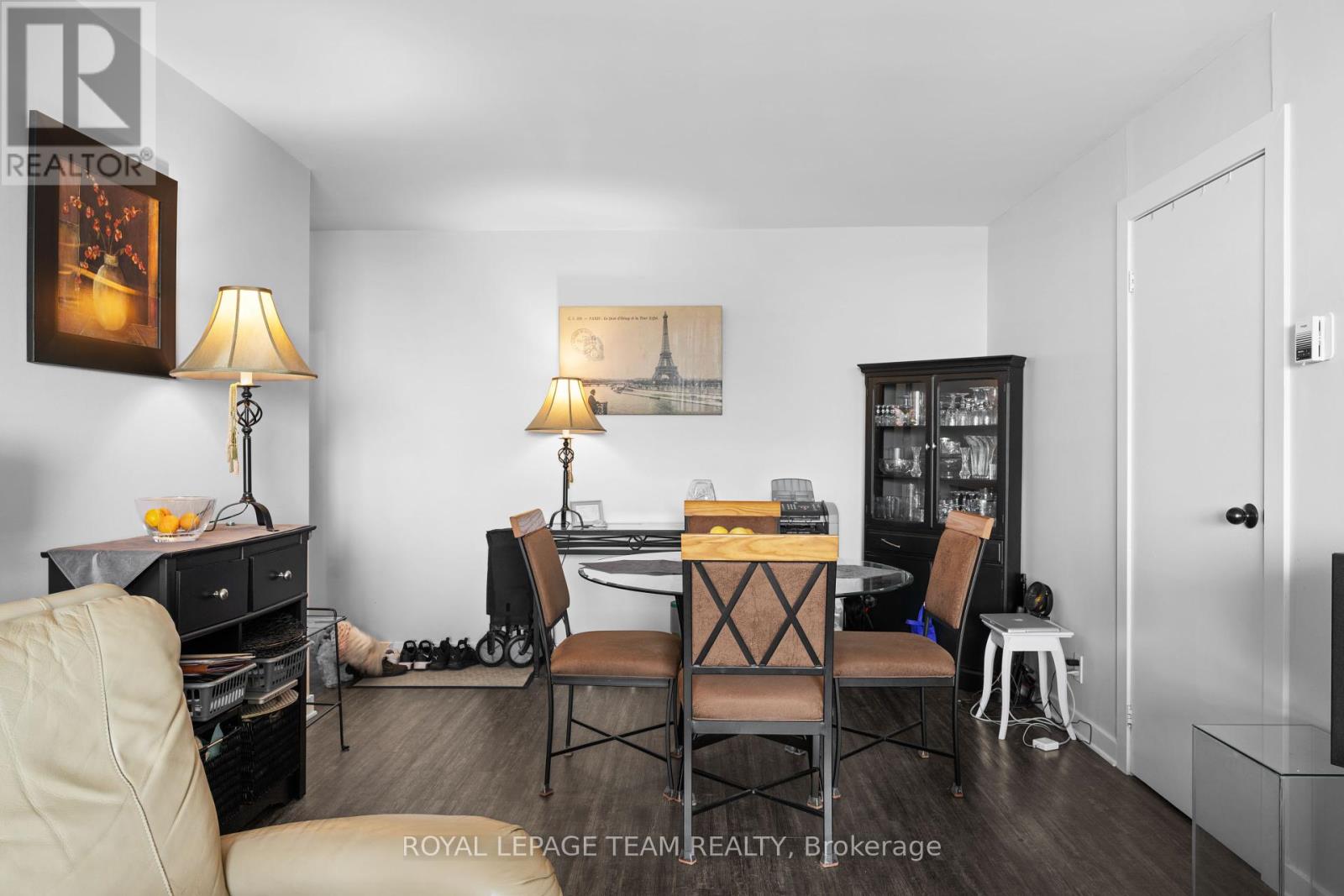 2406 - 505 St. Laurent Boulevard