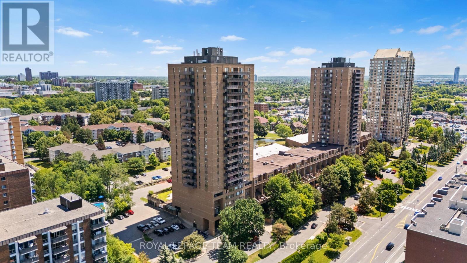 2406 - 505 St. Laurent Boulevard