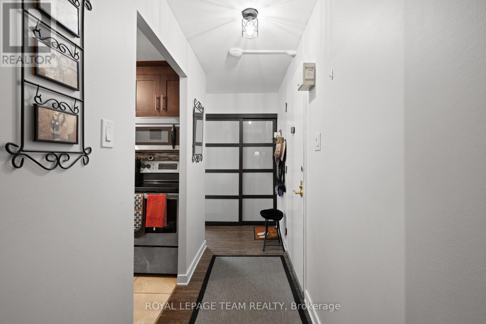 2406 - 505 St. Laurent Boulevard