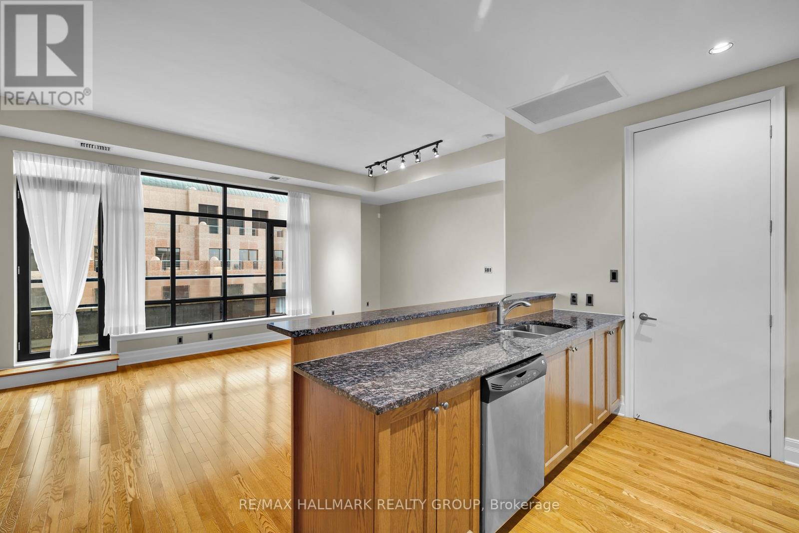 Ph5 - 330 Loretta Avenue S