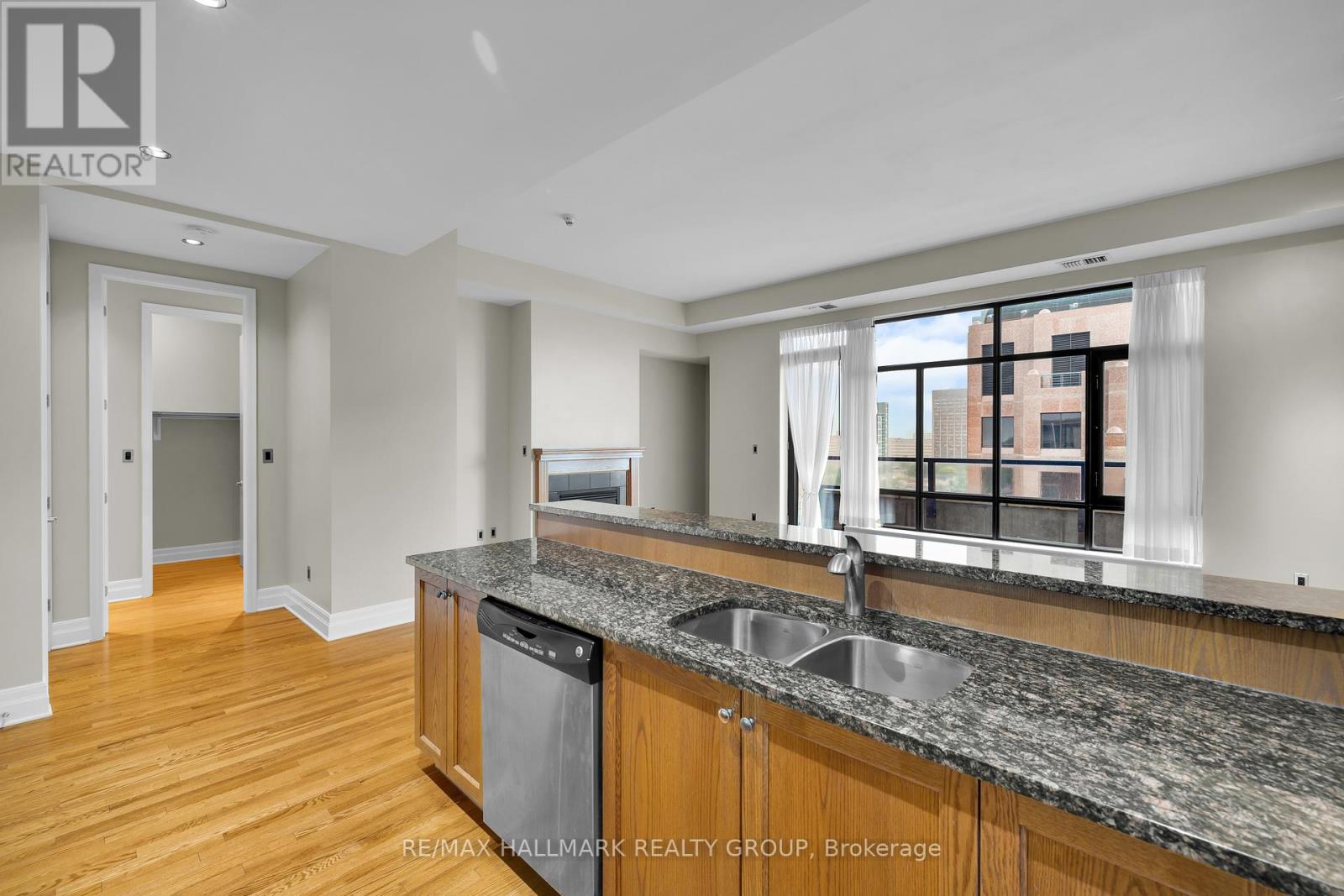 Ph5 - 330 Loretta Avenue S
