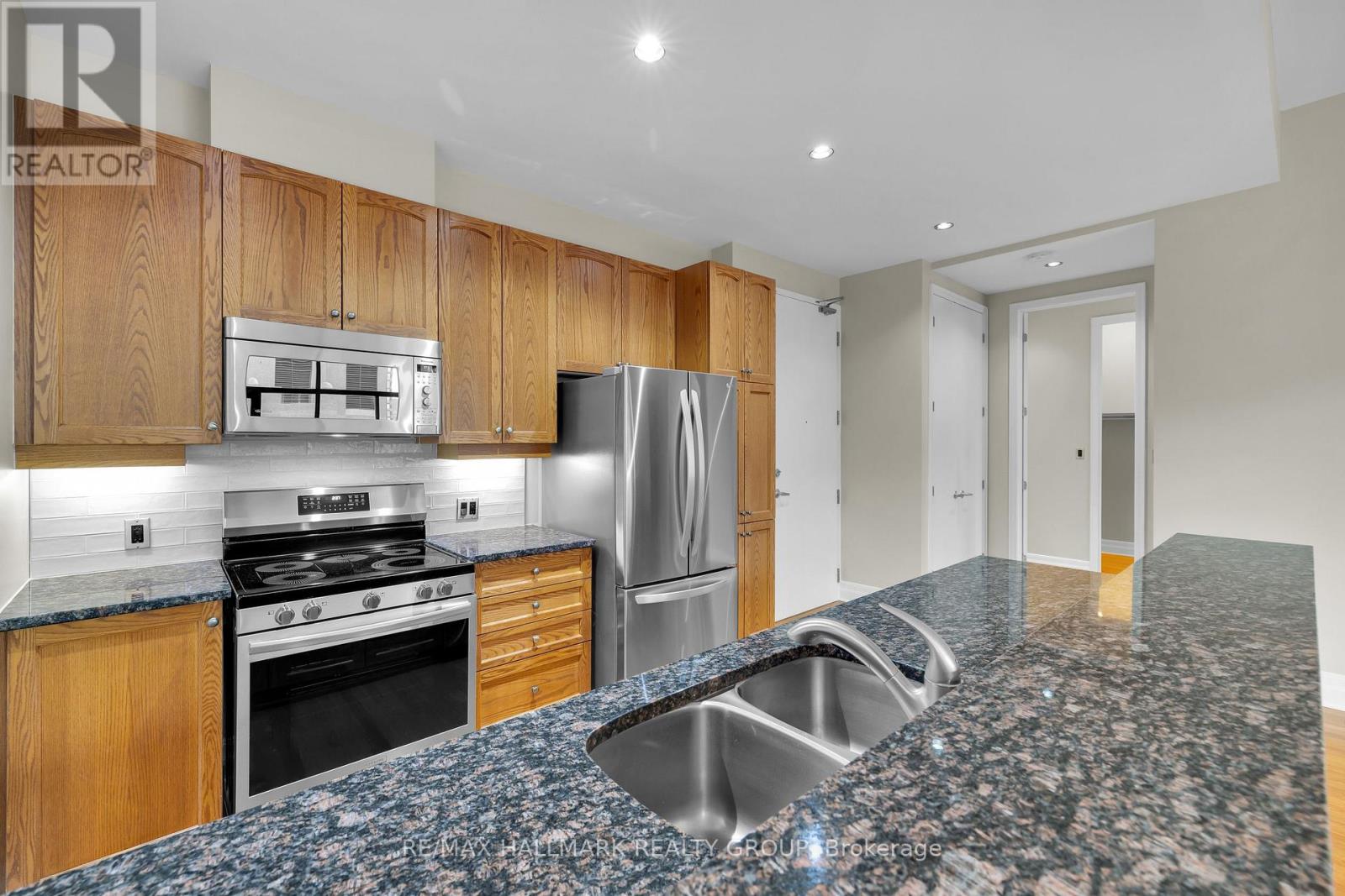Ph5 - 330 Loretta Avenue S