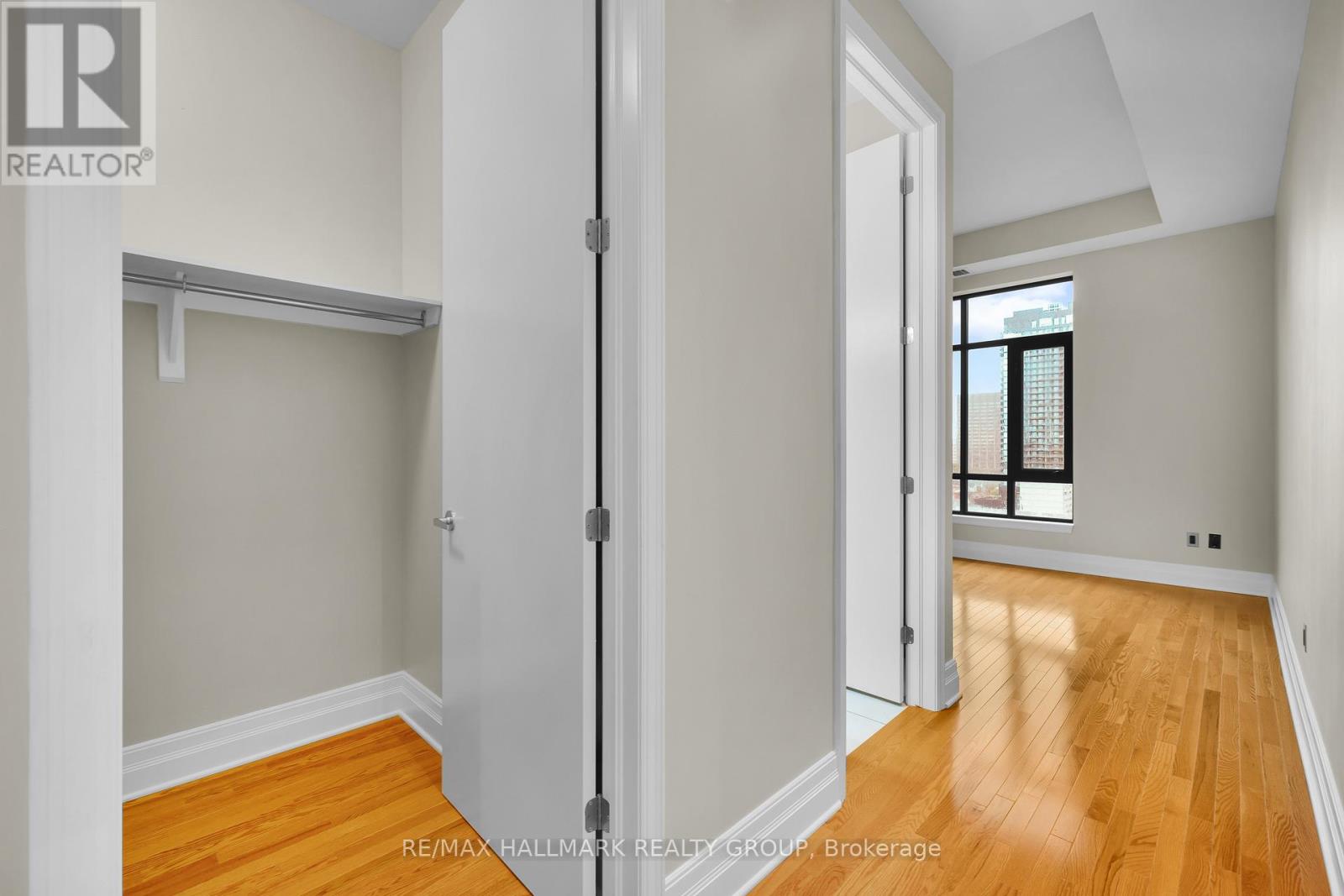 Ph5 - 330 Loretta Avenue S
