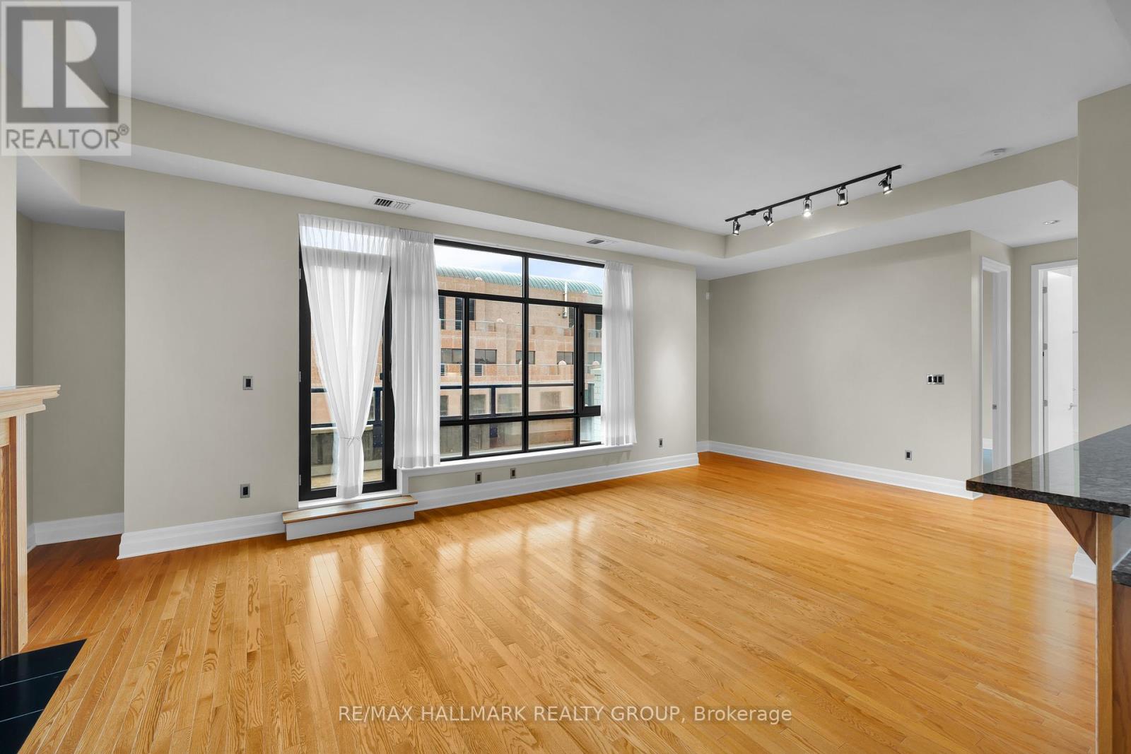 Ph5 - 330 Loretta Avenue S