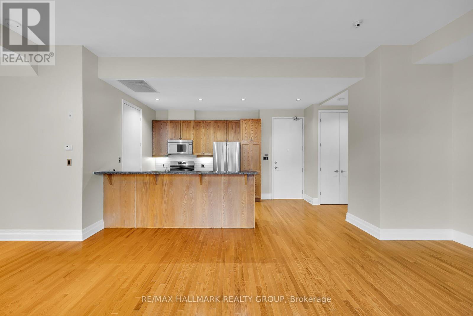 Ph5 - 330 Loretta Avenue S