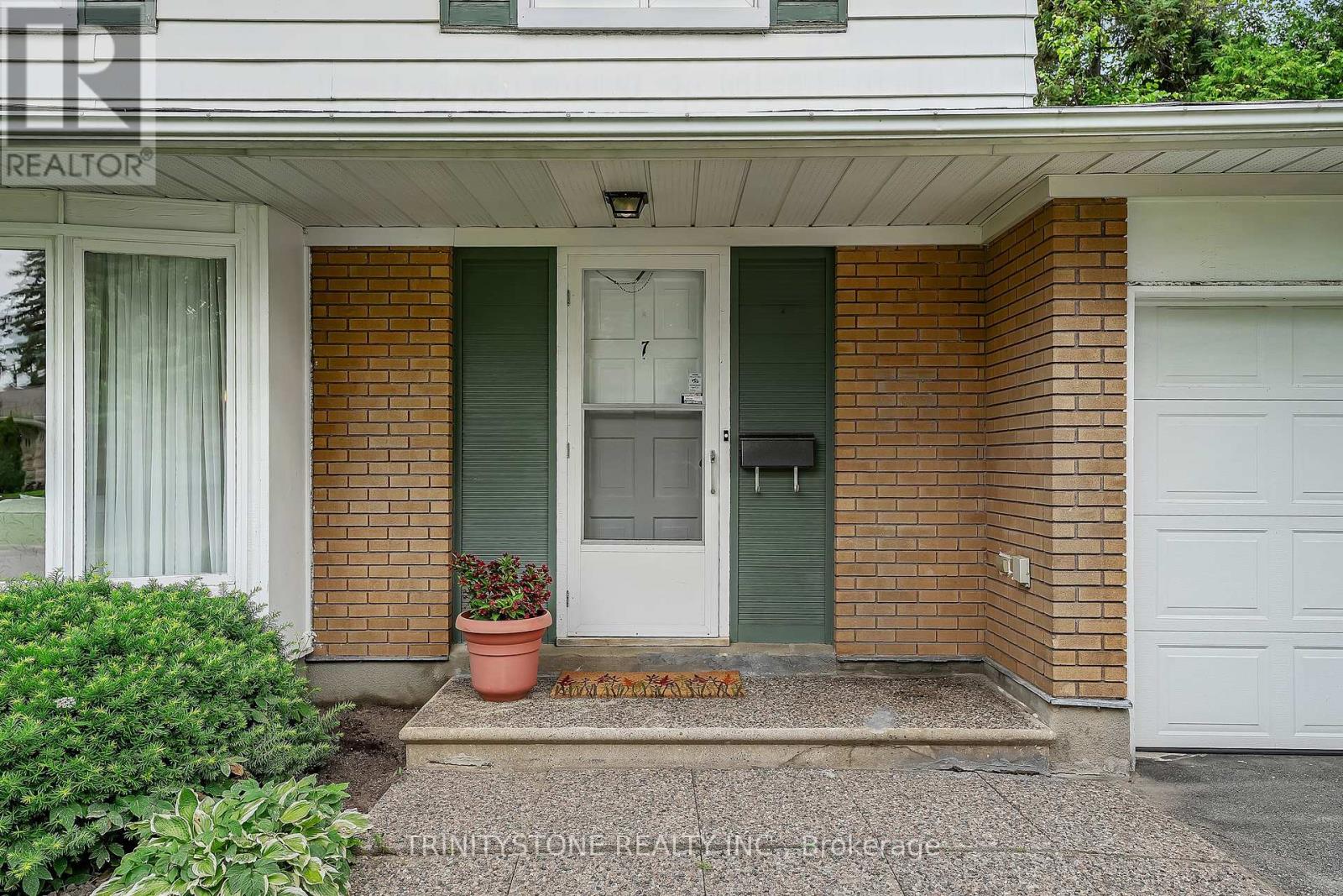 7 Pulford Crescent