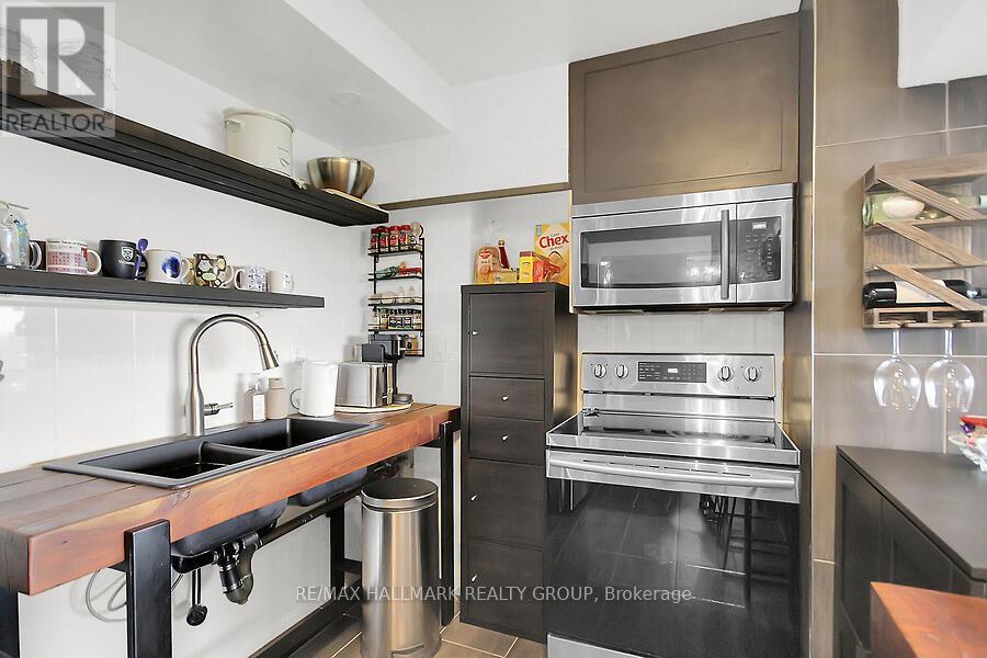 2201 - 1081 Ambleside Avenue