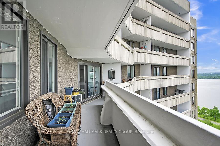 2201 - 1081 Ambleside Avenue