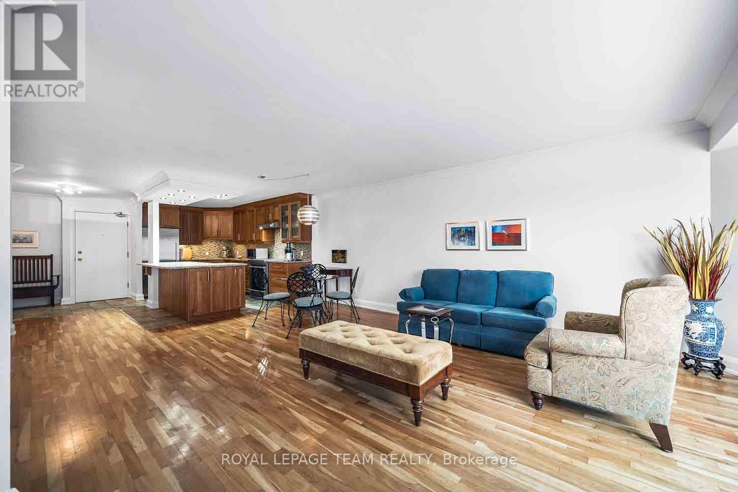207 - 151 Bay Street