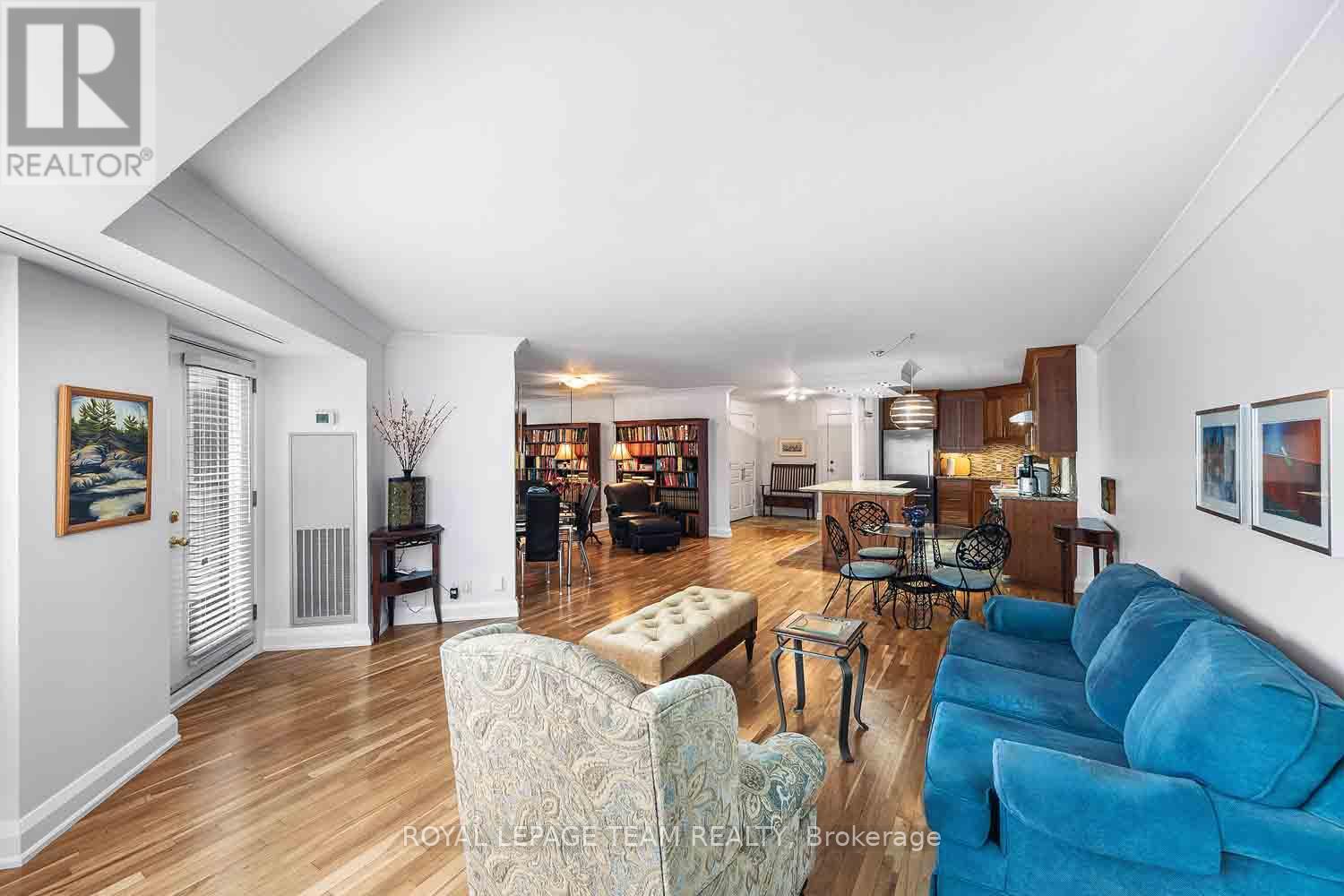 207 - 151 Bay Street