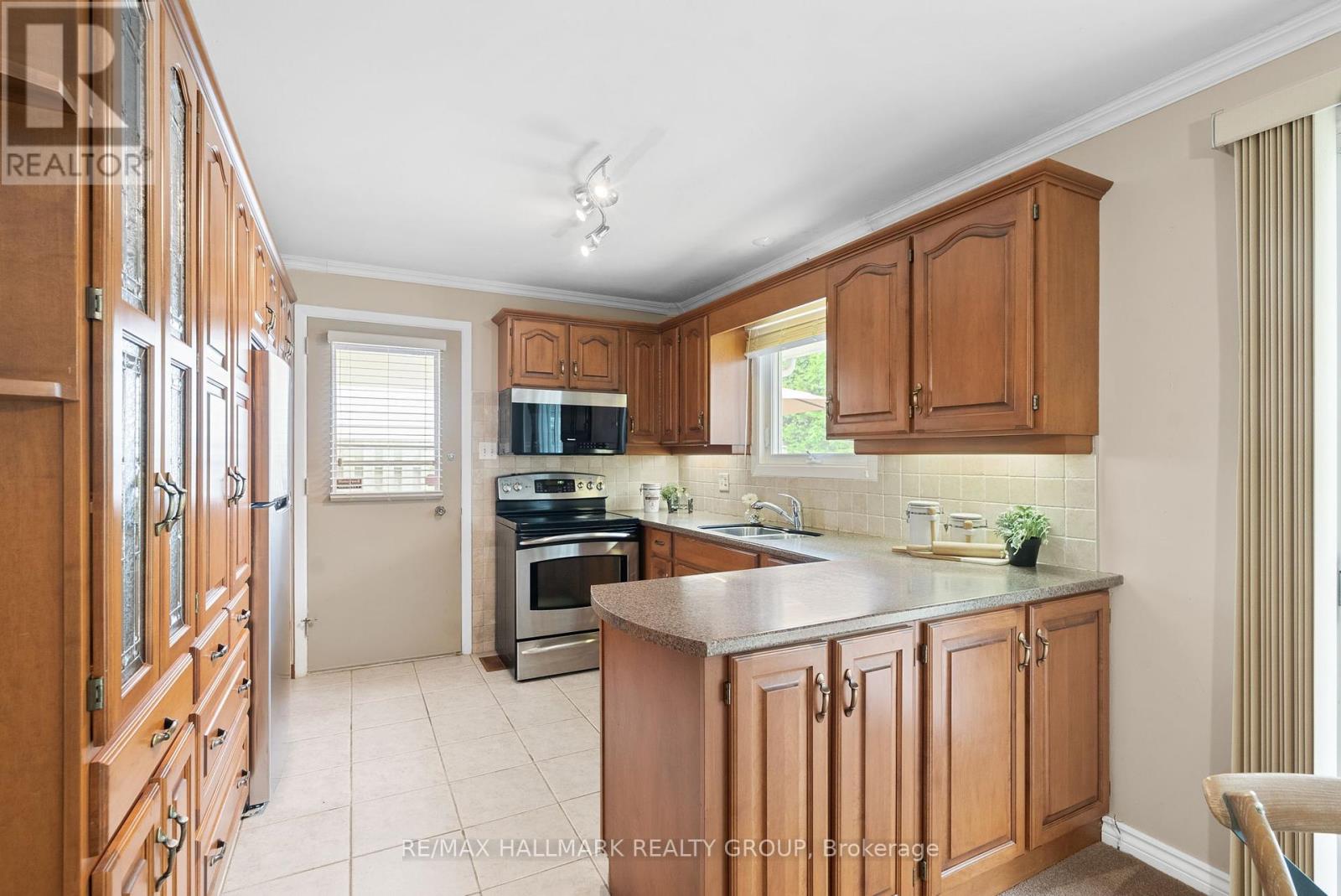 2143 Hubbard Crescent