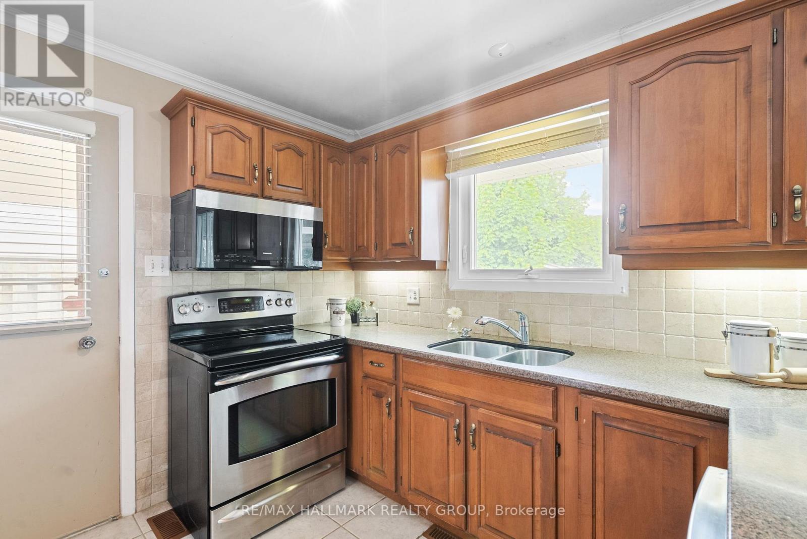 2143 Hubbard Crescent