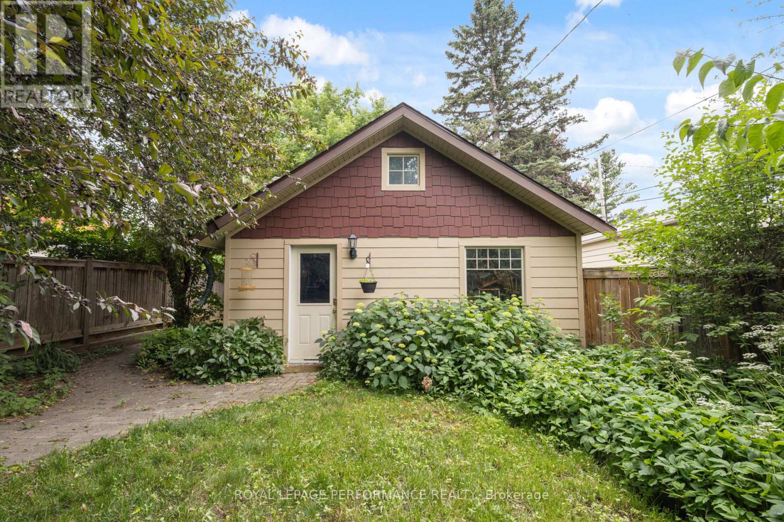 81 Mackay Street