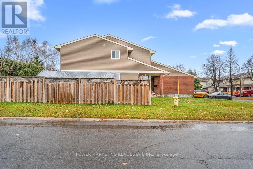 1631 Saxony Crescent