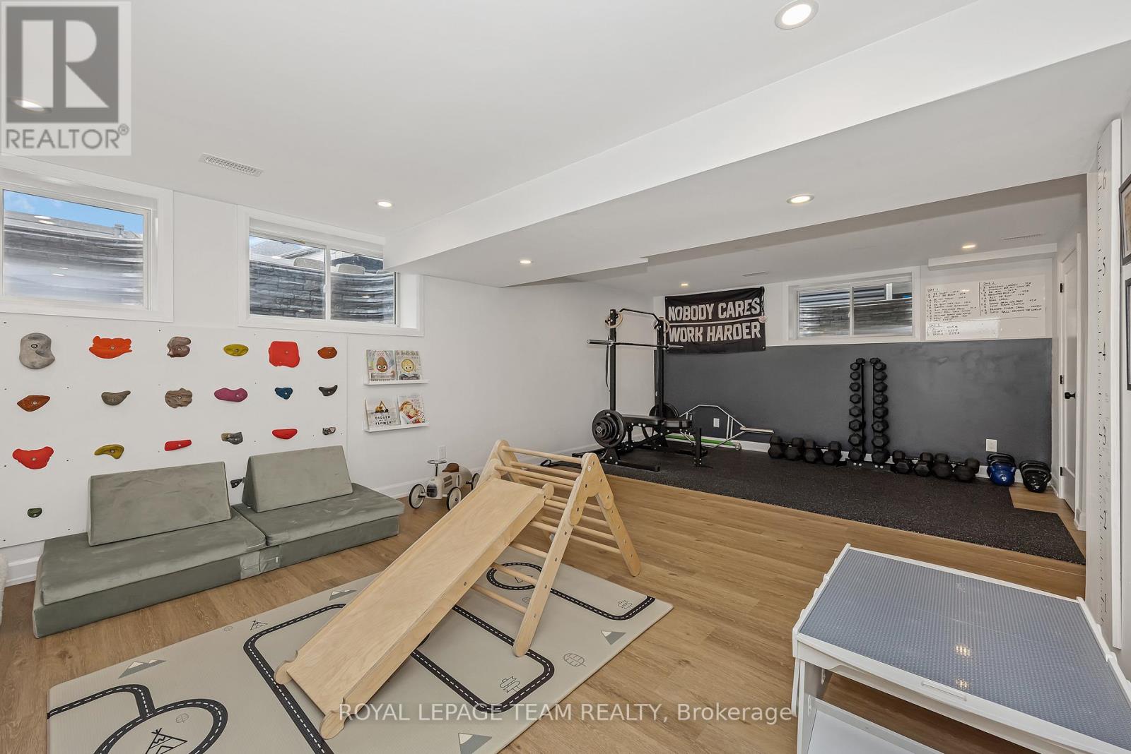 726 Coast Circle