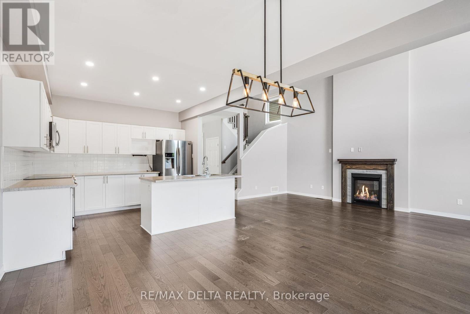 196 Onyx Crescent