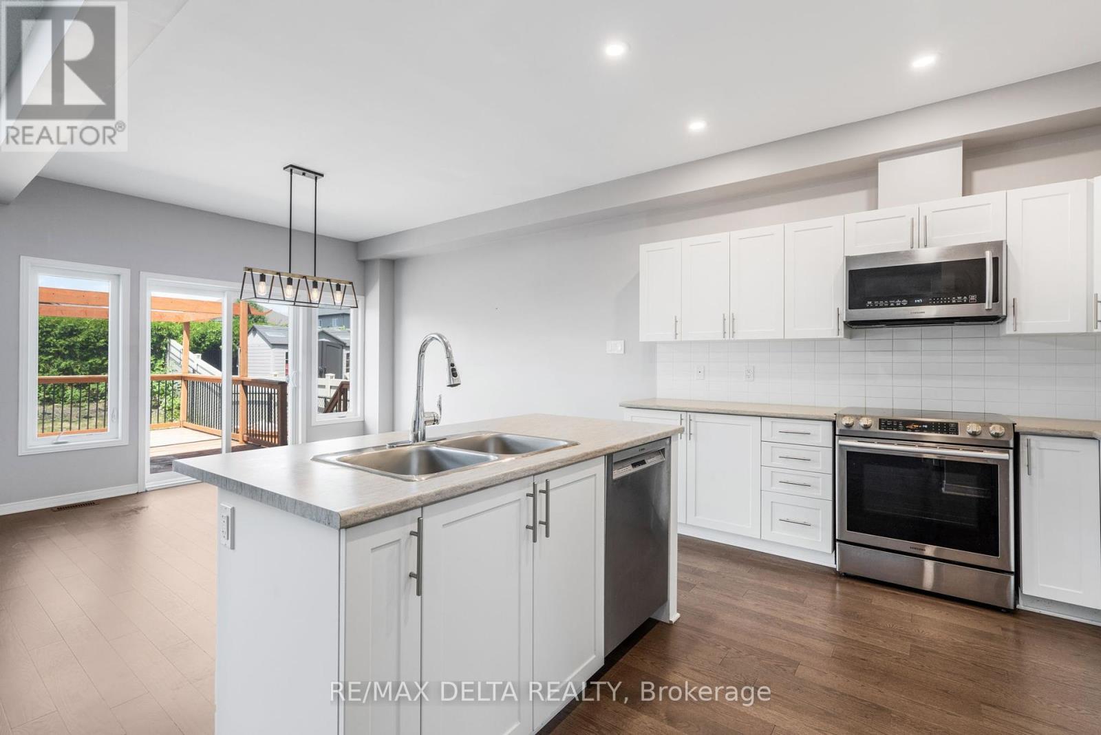 196 Onyx Crescent