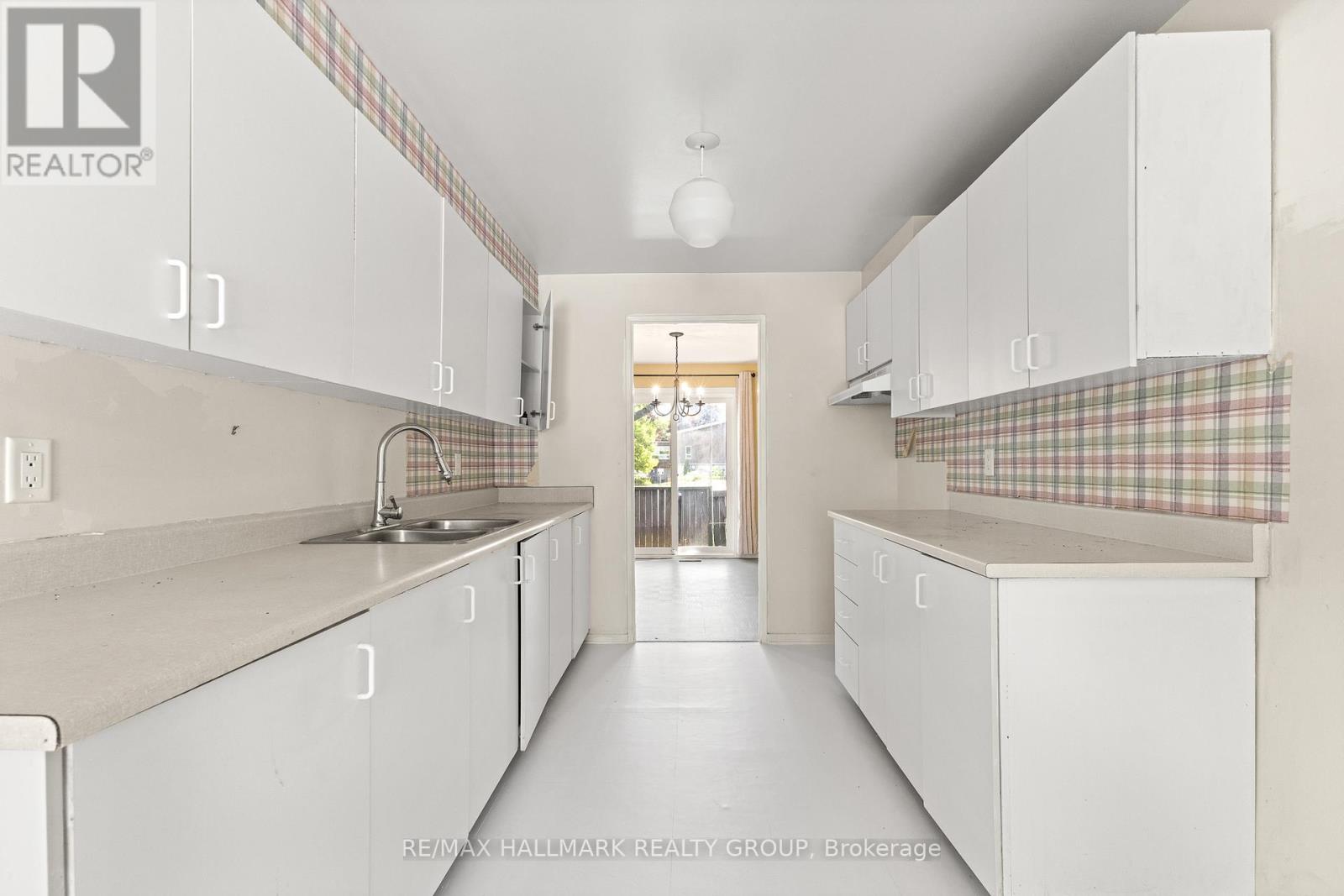 55 River Garden Private