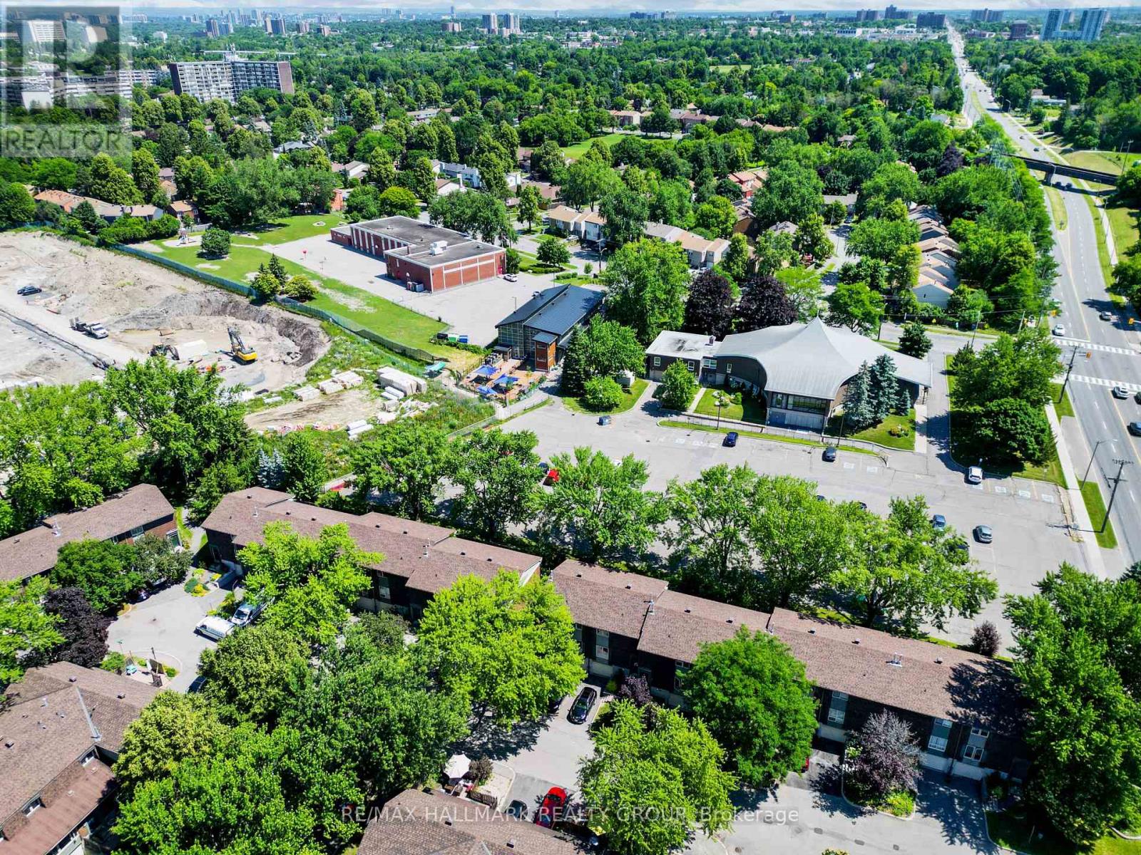 55 River Garden Private
