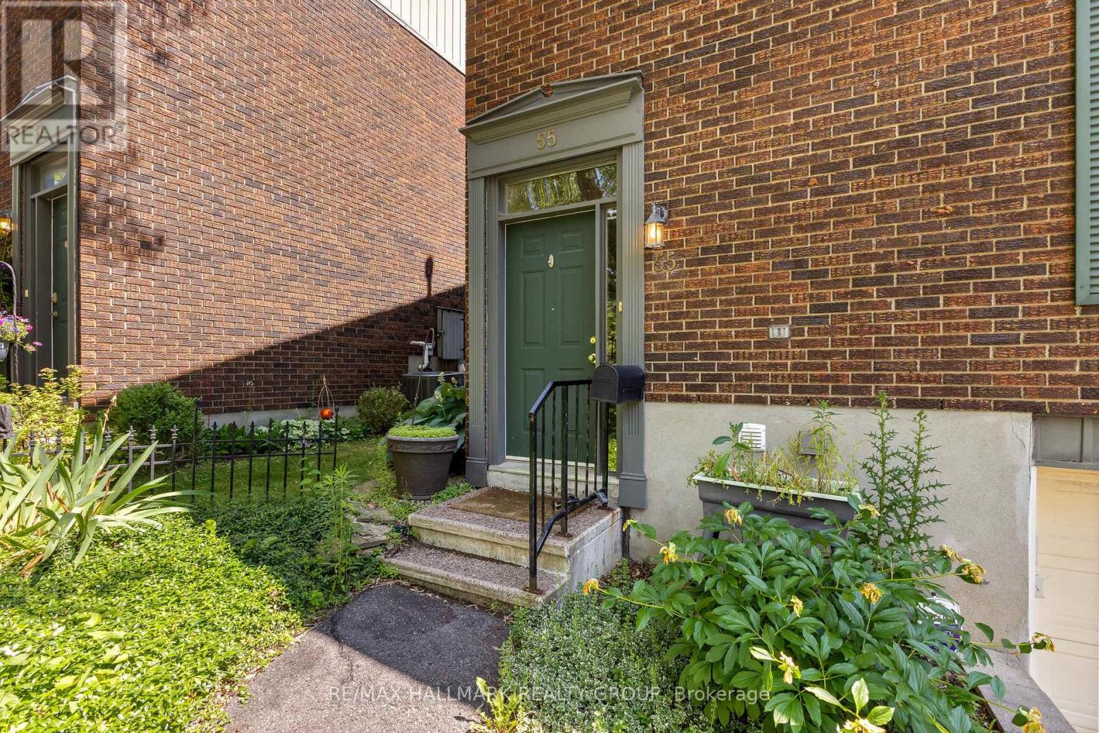 55 River Garden Private