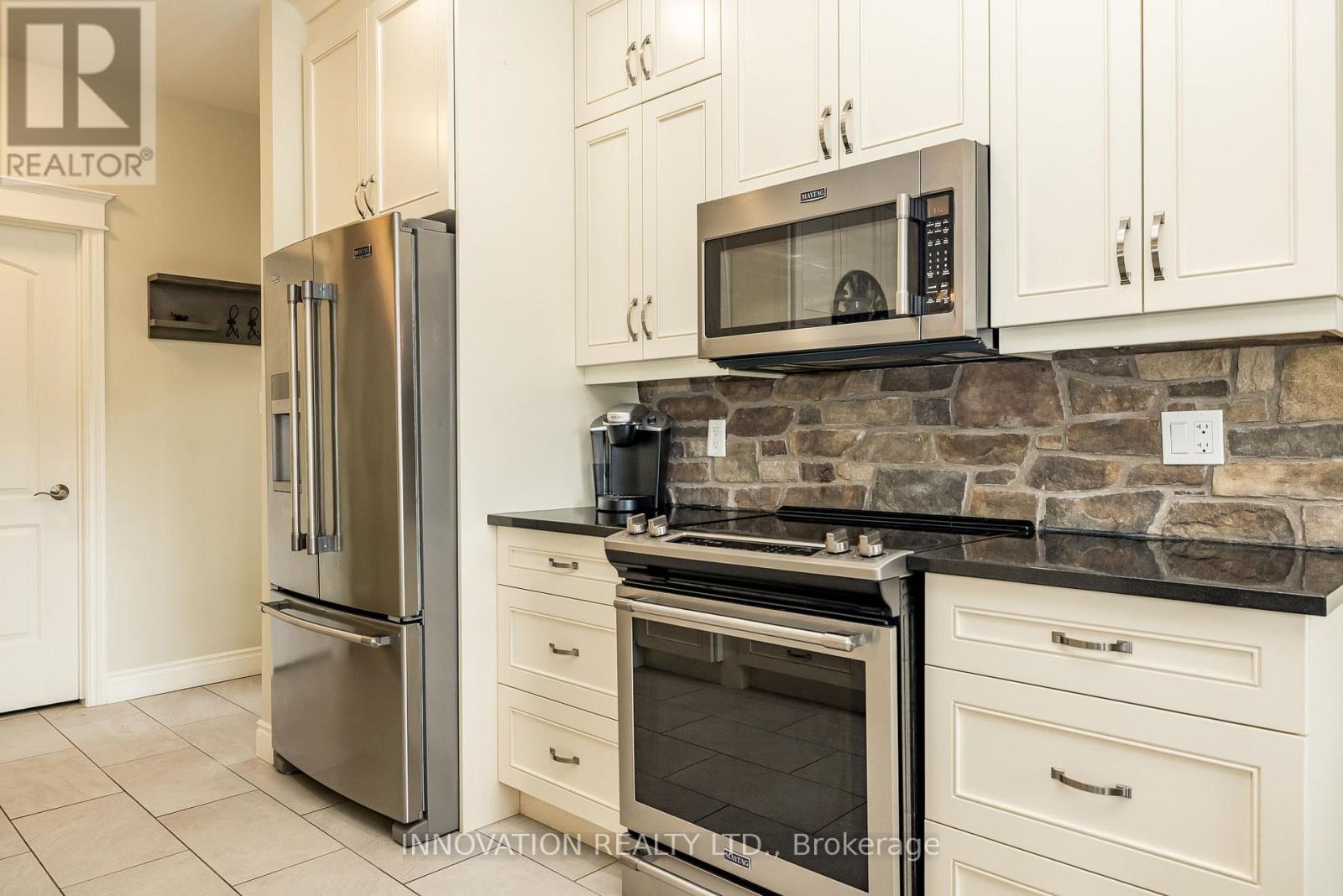 103 A Carriage Landing Drive