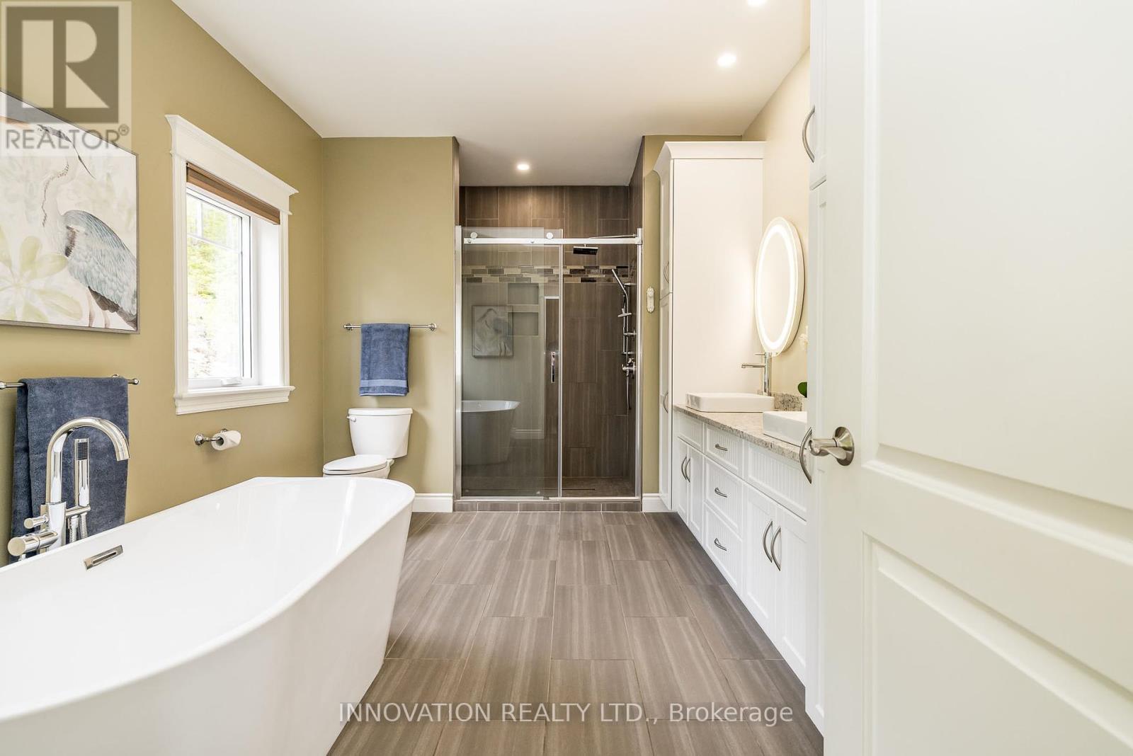 103 A Carriage Landing Drive