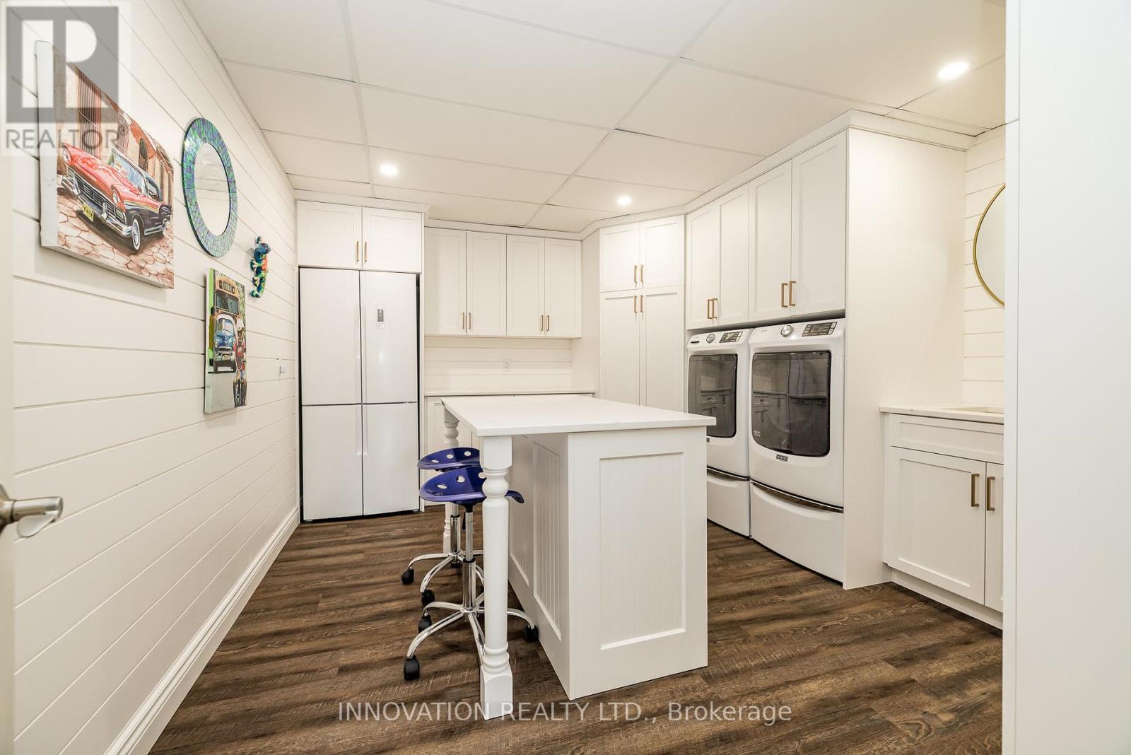 103 A Carriage Landing Drive