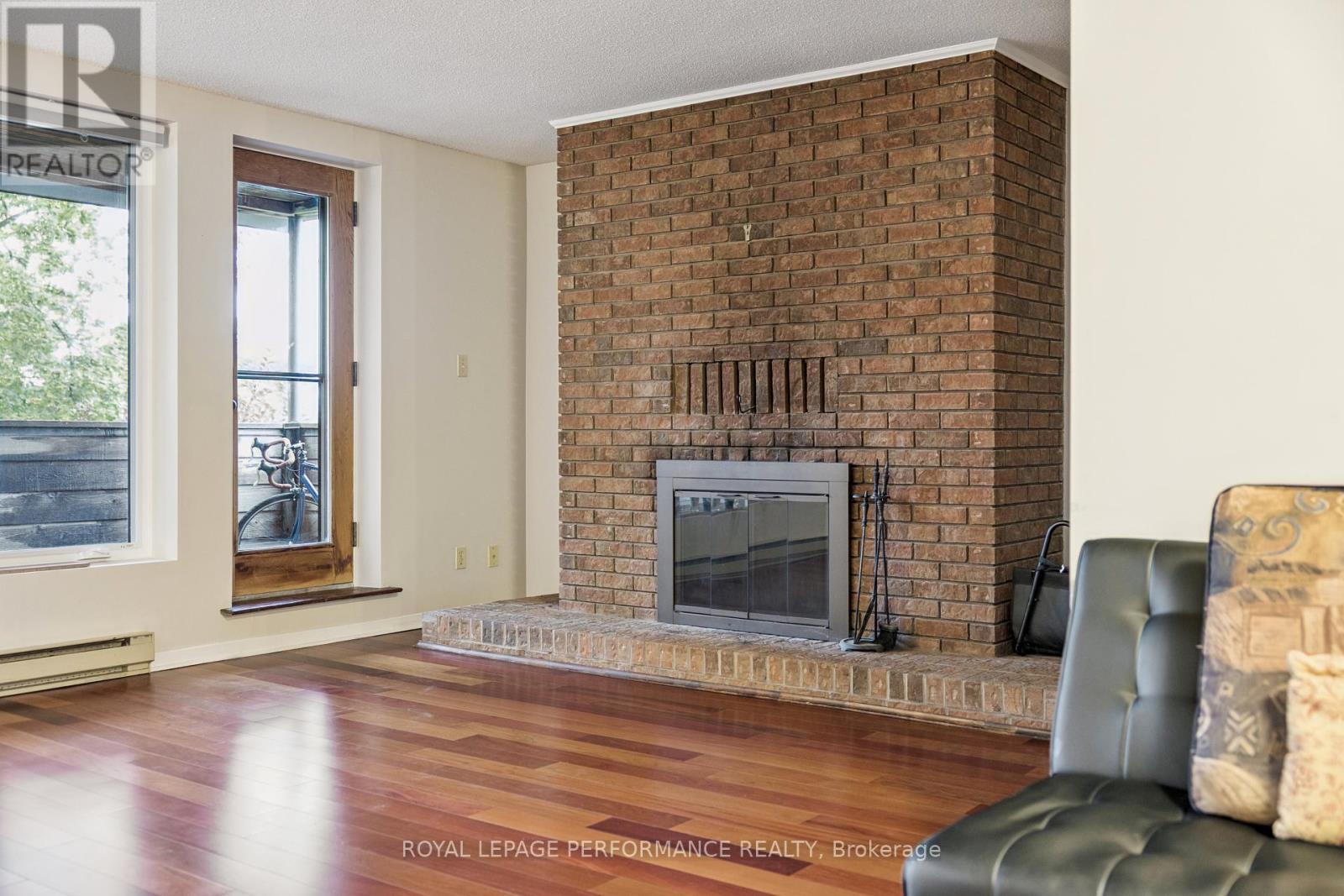 4 - 71 Sweetland Avenue