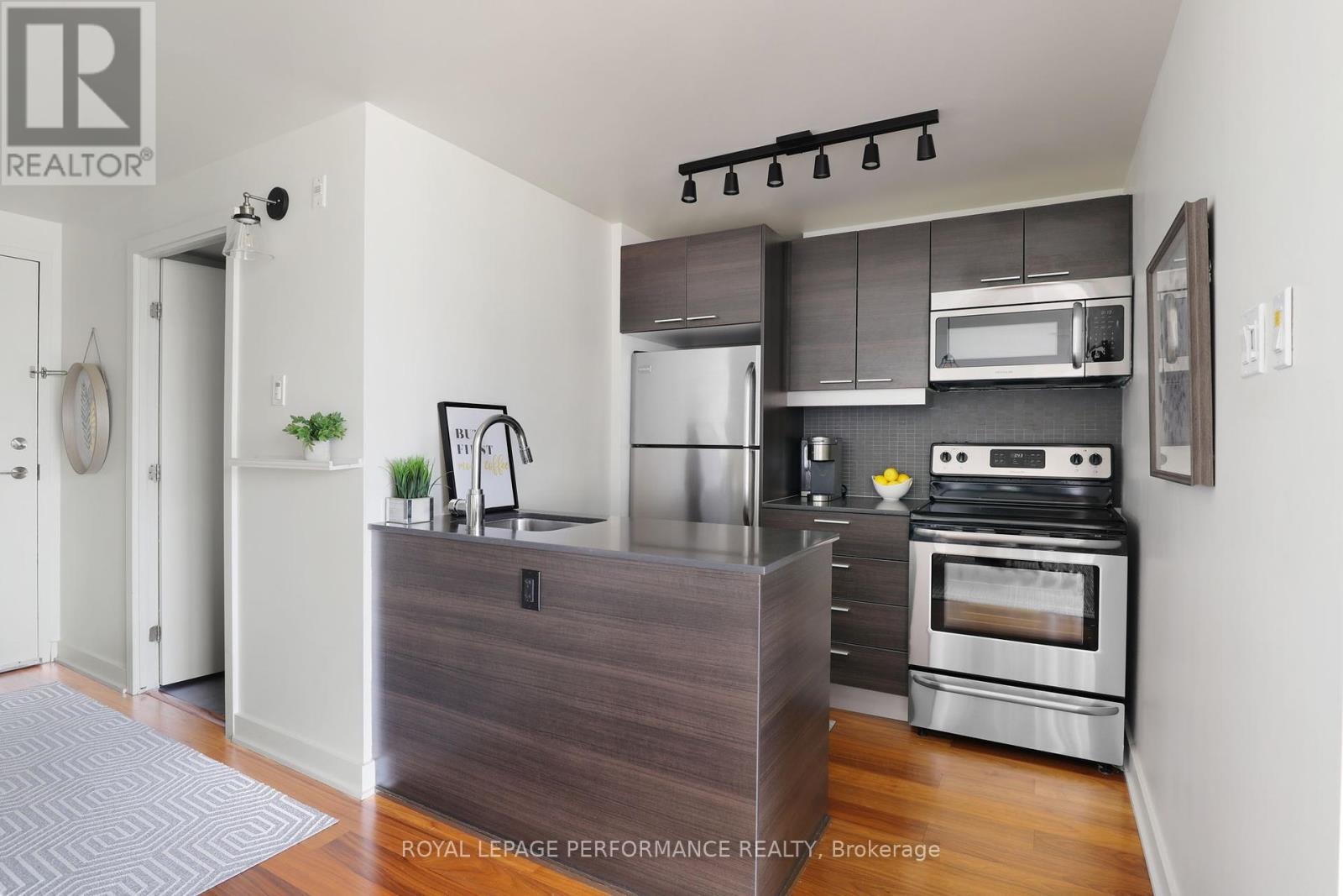815 - 354 Gladstone Avenue N