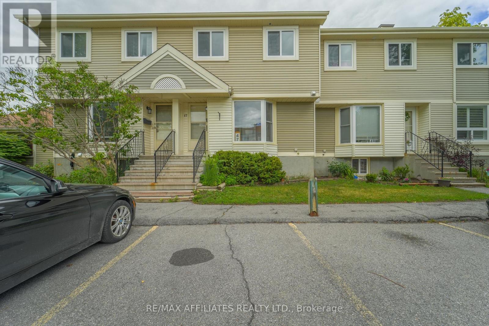 65 - 47 Mcdermot Court