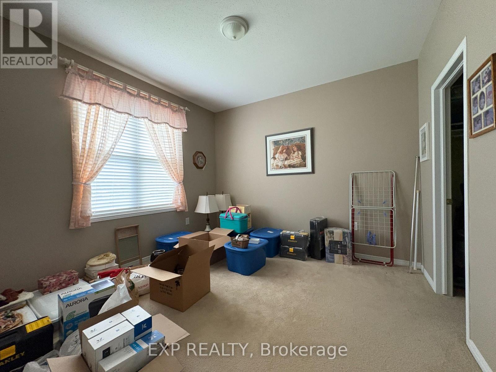 652 Country Trail Private