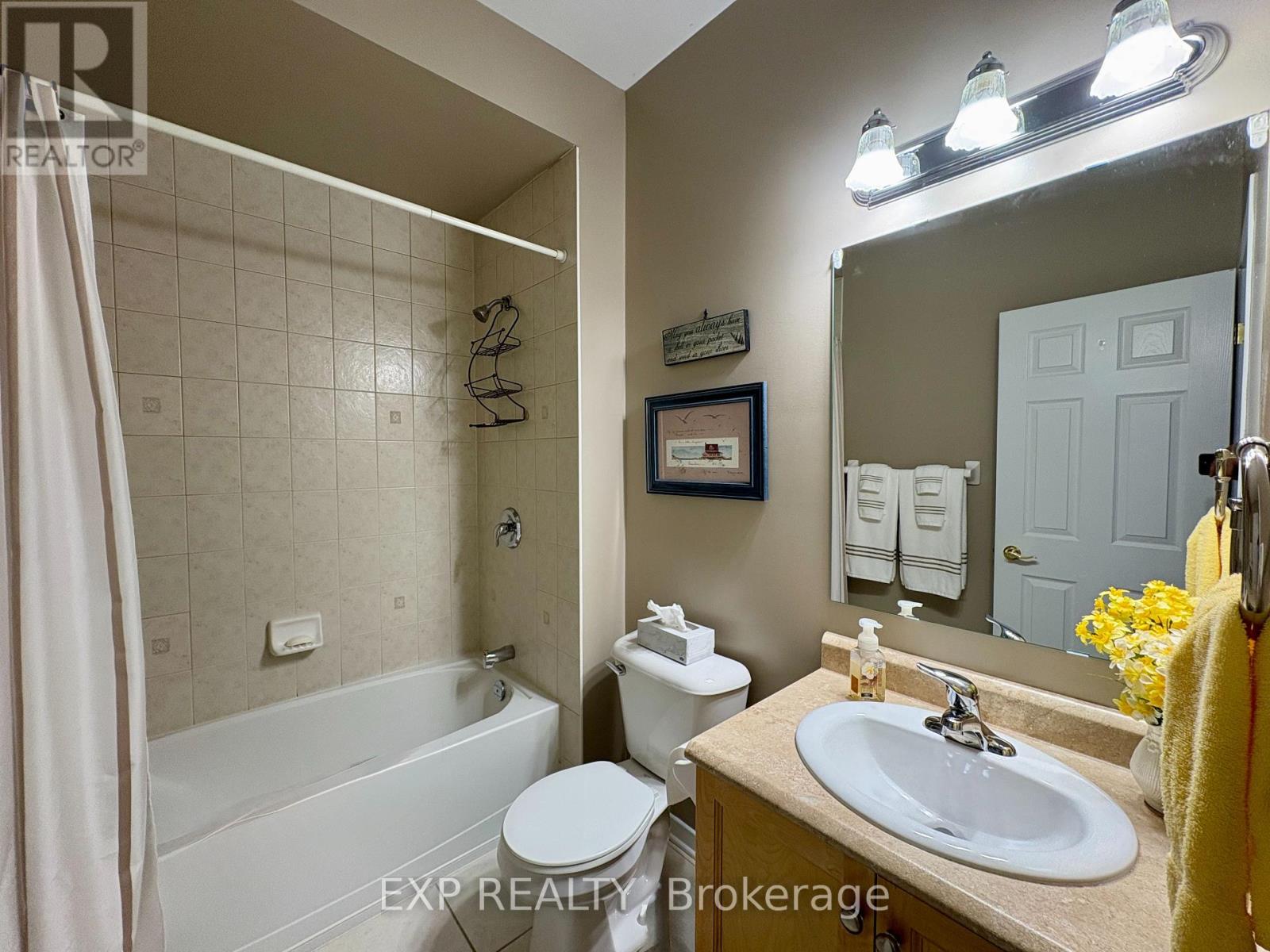 652 Country Trail Private