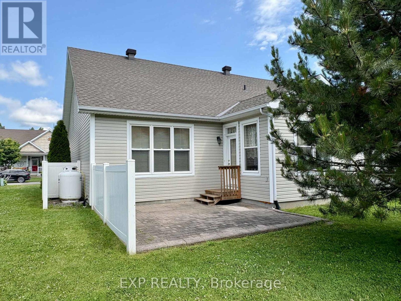652 Country Trail Private