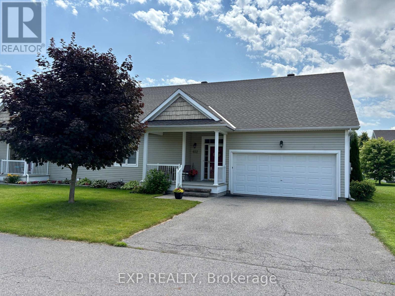 652 Country Trail Private
