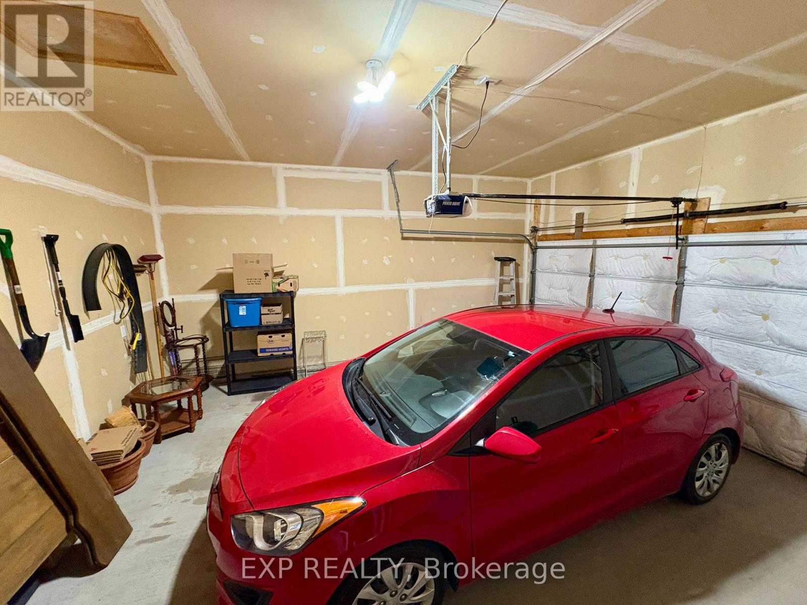 652 Country Trail Private