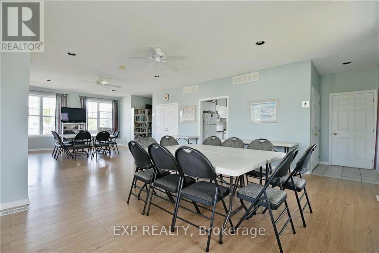 652 Country Trail Private