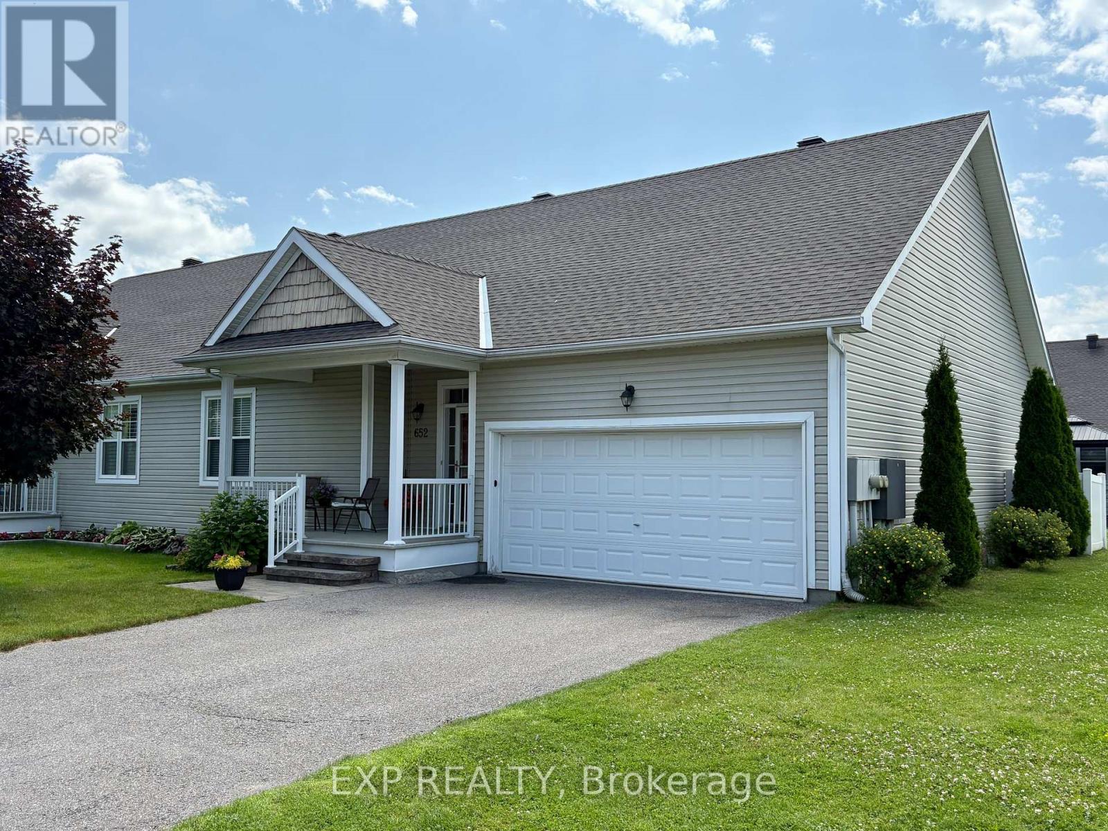 652 Country Trail Private