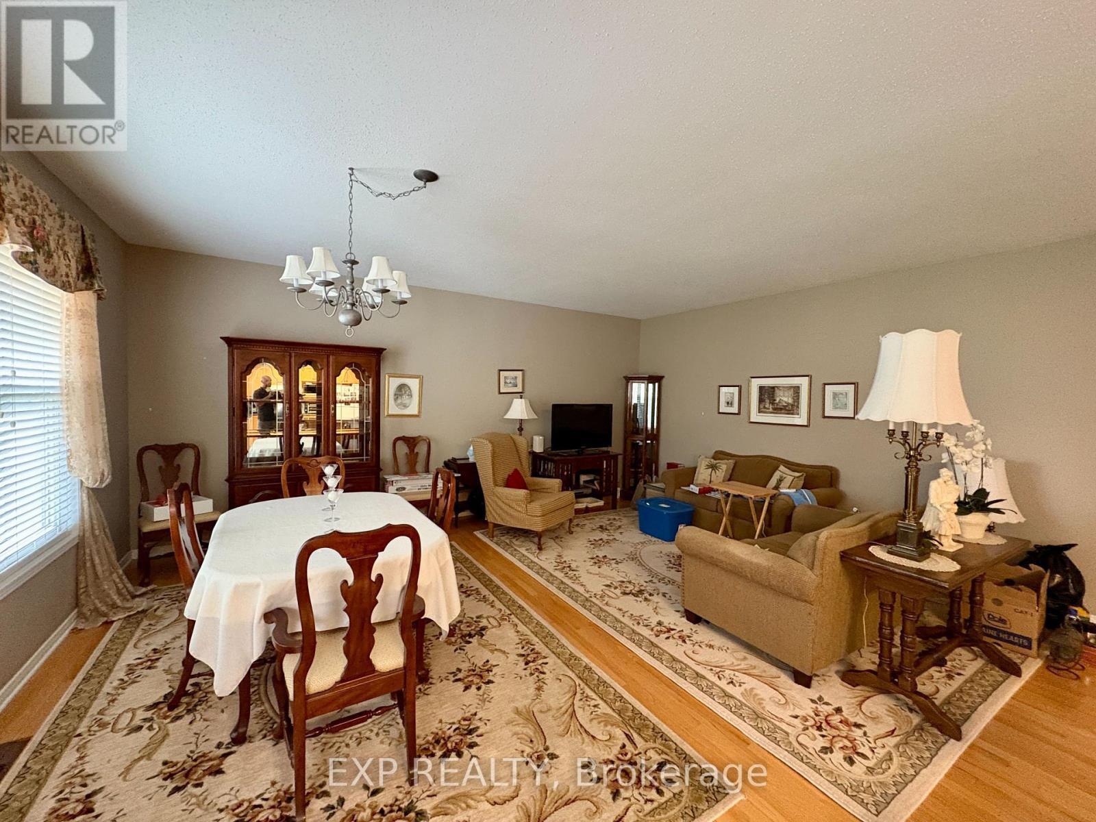652 Country Trail Private