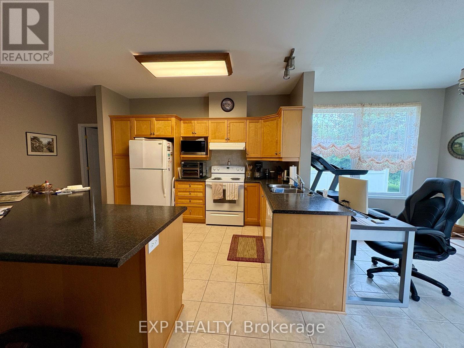 652 Country Trail Private