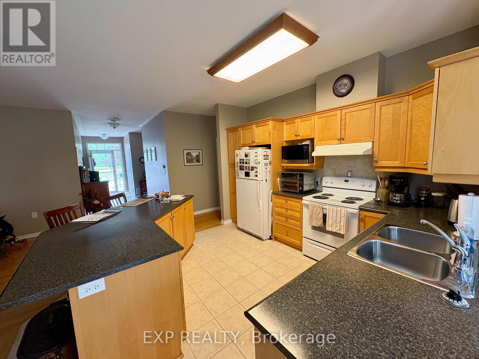 652 Country Trail Private